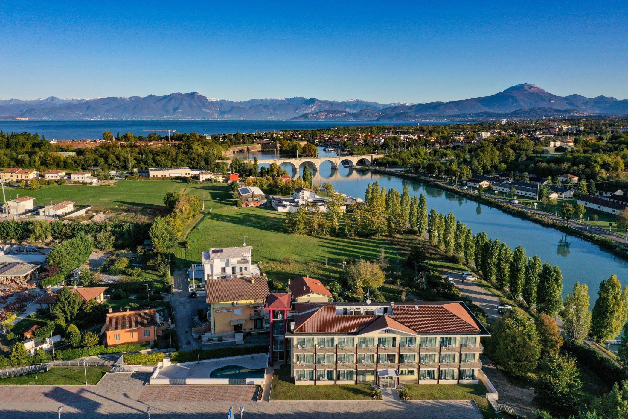 Hotel Rivus Peschiera del Garda Exteriör bild