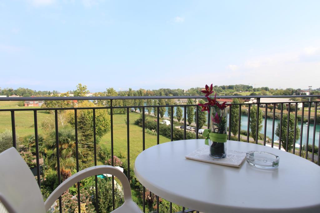 Hotel Rivus Peschiera del Garda Exteriör bild